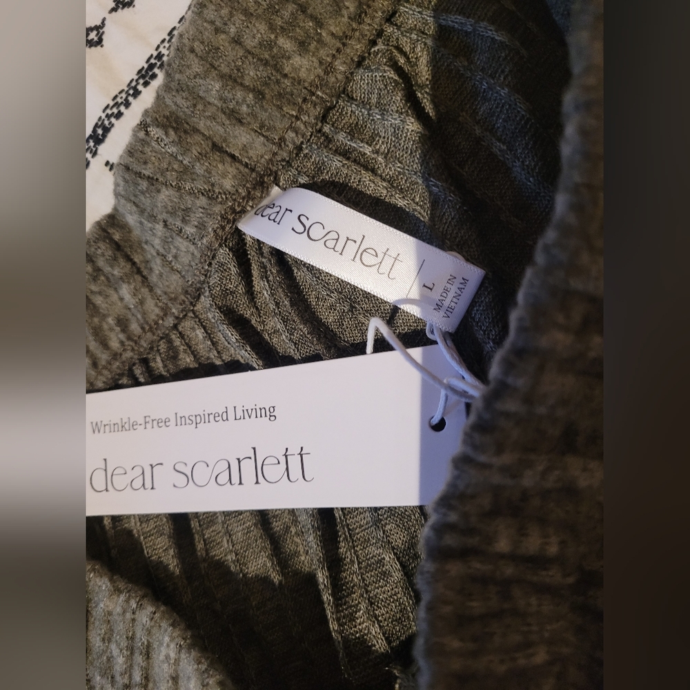 NWT **SET Dear Scarlett Women's Green Sweater Pant Set - Picture 5 of 6